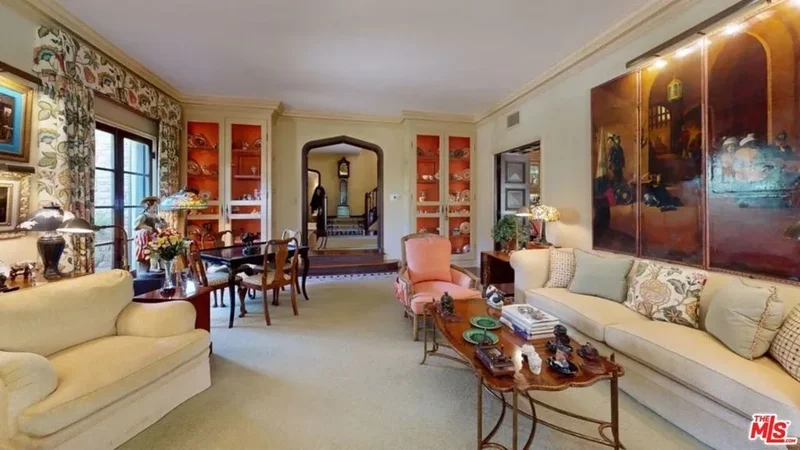 570 S Mapleton Drive, Los Angeles, California, United States. - Photo 18