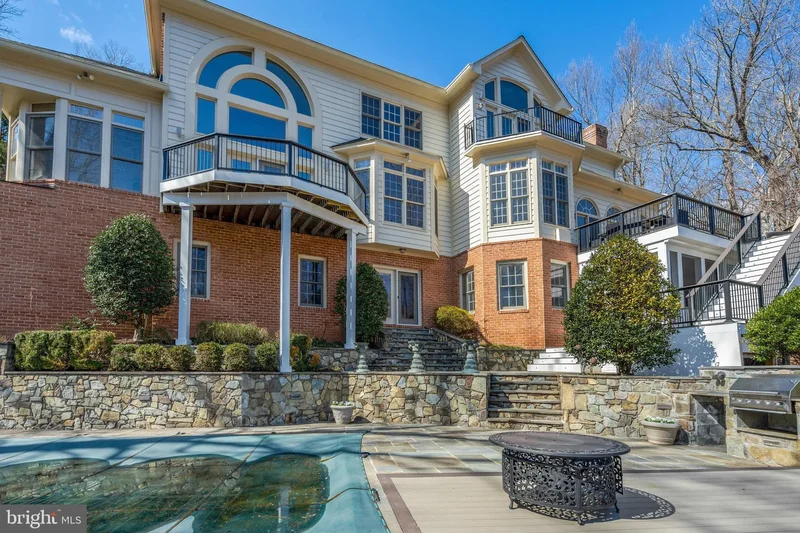 891 CHINQUAPIN RD, McLean, Virginia, United States. - Photo 85