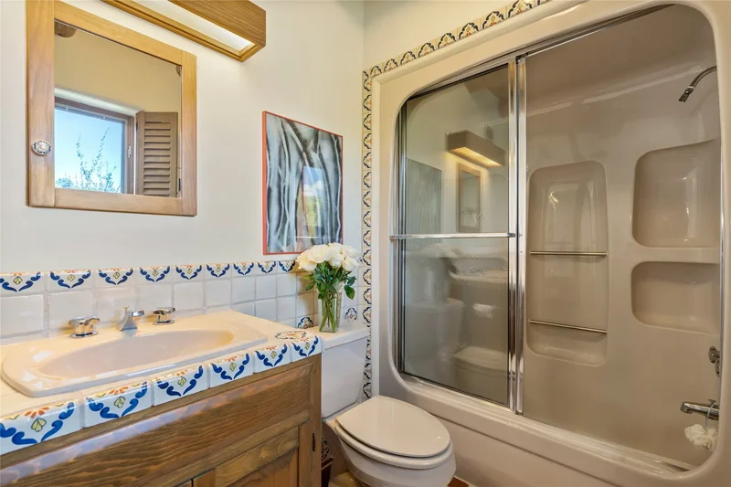 61 Calle Encanto, Santa Fe, NM 87506, Santa Fe, New Mexico, United States. - Photo 45