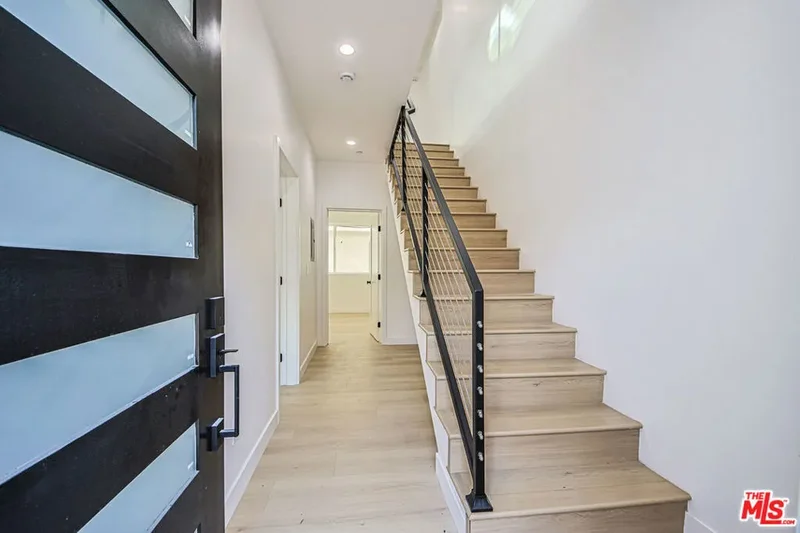 11732 Gilmore Street, Los Angeles, California, United States. - Photo 50
