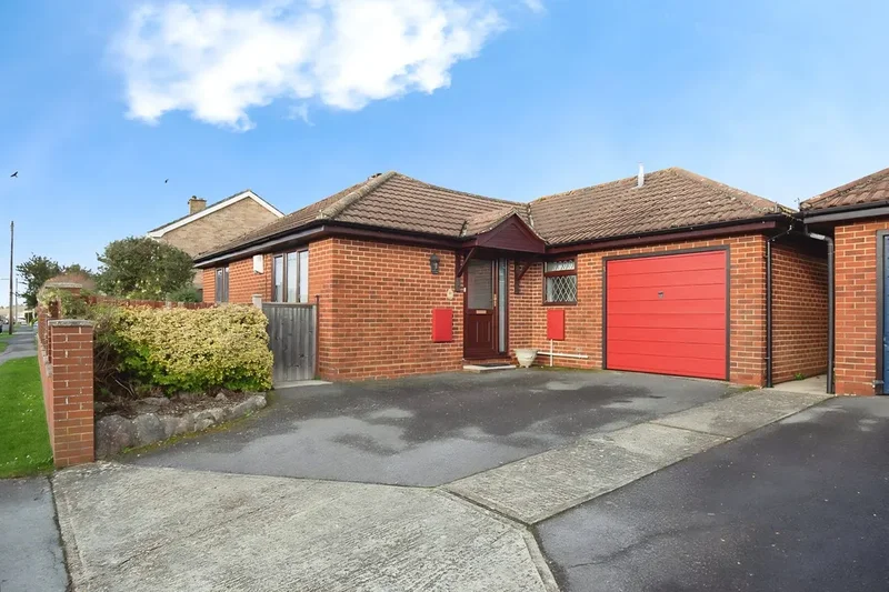 Well presented and maintained two bedroom bungalow in sought after Fair Oak location. Garage, off ro