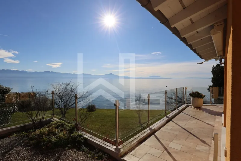 Perroy, Vaud, Switzerland. - Photo 4