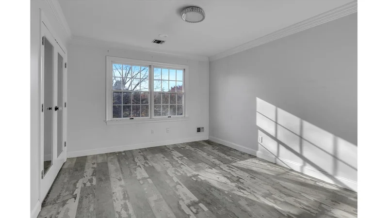 135 Elmwood Drive, Huntington Station, New York, United States. - Photo 4