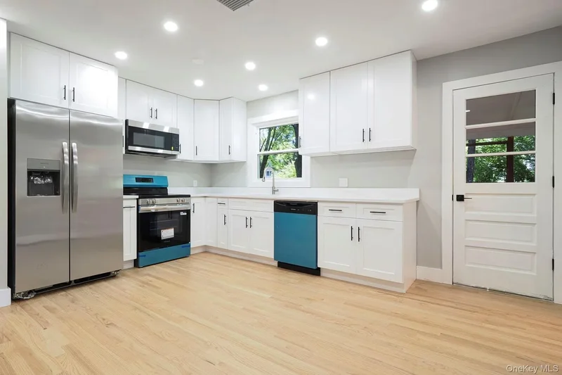 24 Miron Drive, Spackenkill, New York, United States. - Photo 7