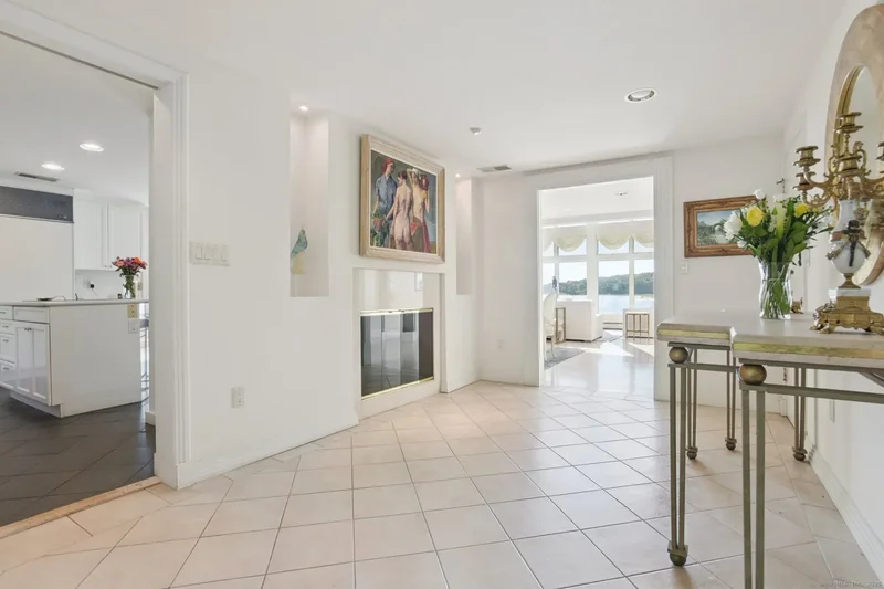 65 Neptune Dr, Groton, Connecticut, United States. - Photo 2