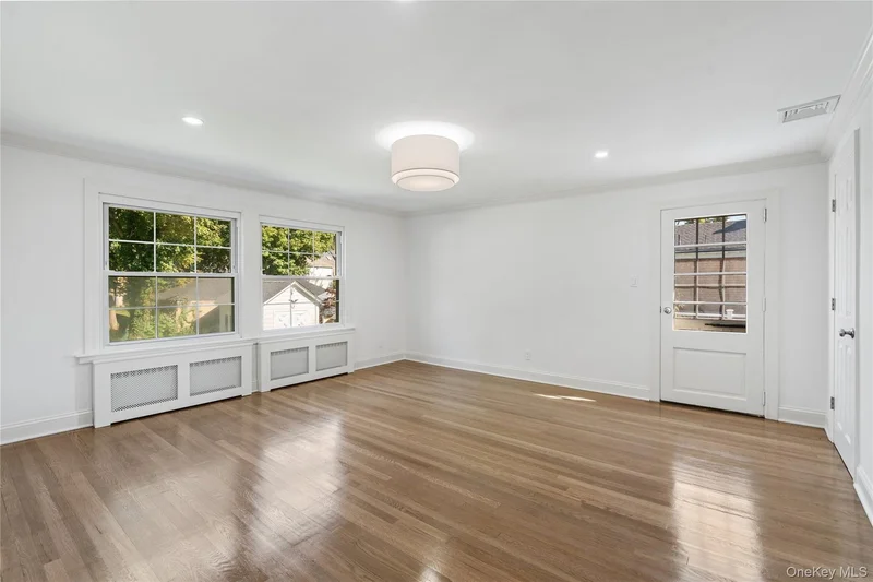 99 Warner Avenue, Roslyn Heights, NY 11577, Albertson, New York, United States. - Photo 24