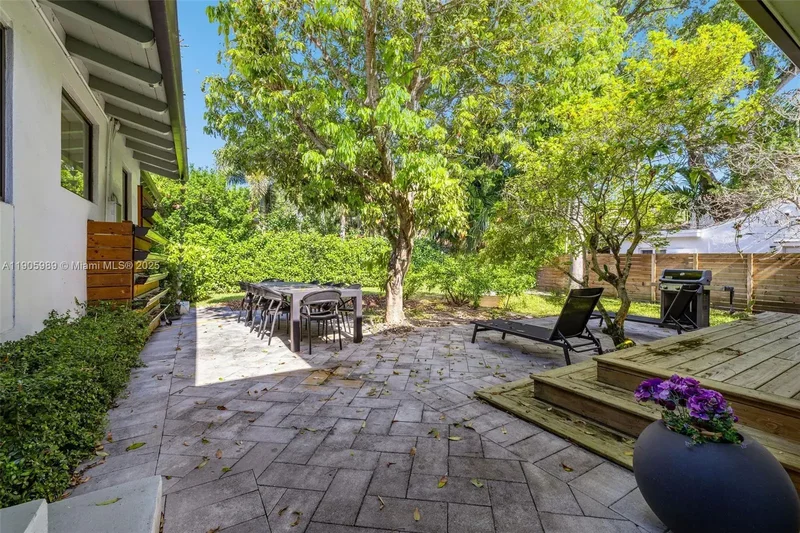 1060 NE 95th St, Miami, Florida, United States. - Photo 31