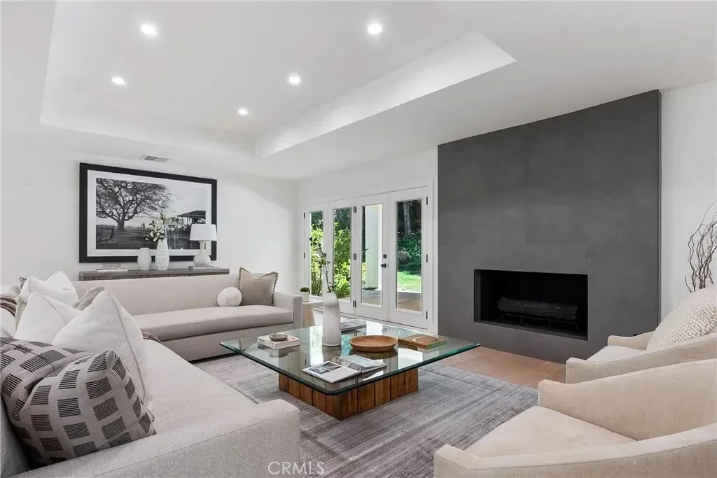 16430 Dorado Drive, Los Angeles, California, United States. - Photo 4