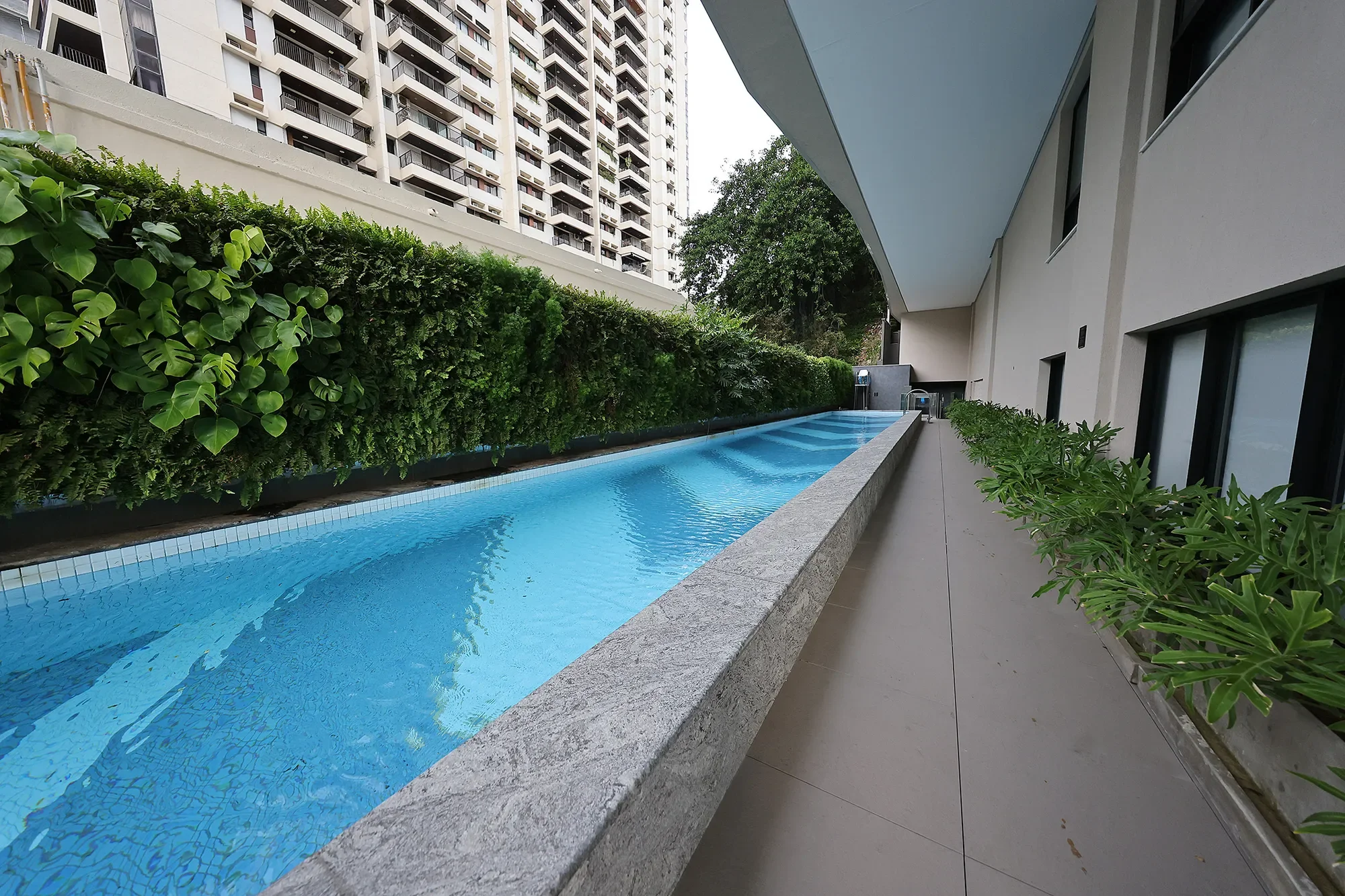 Exterior photo 5