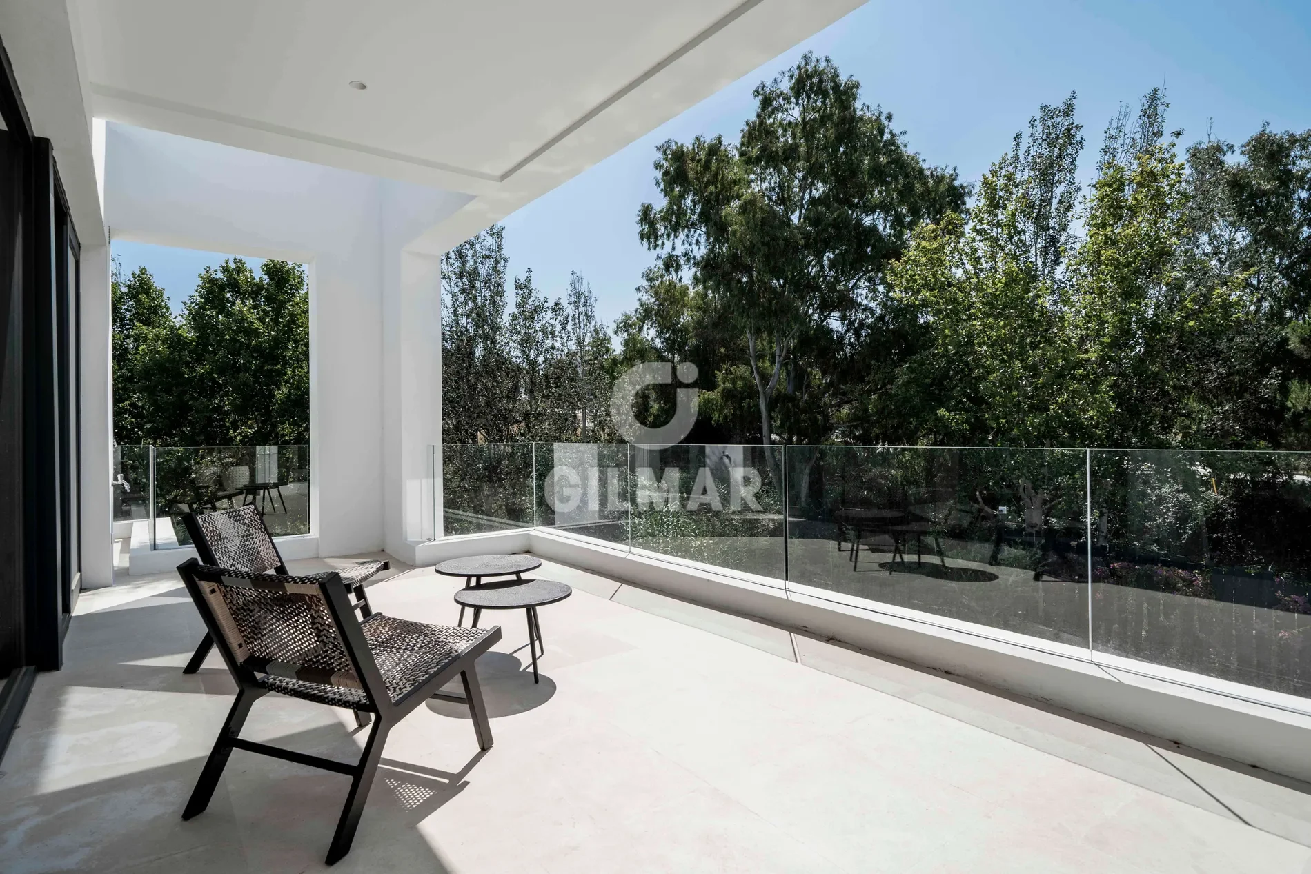 Exterior photo 4