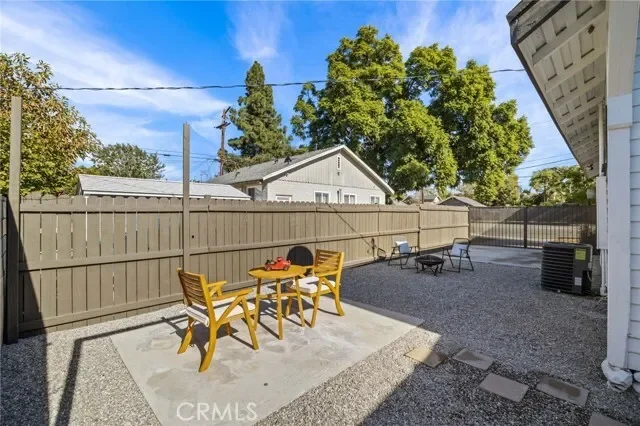 Exterior photo 4