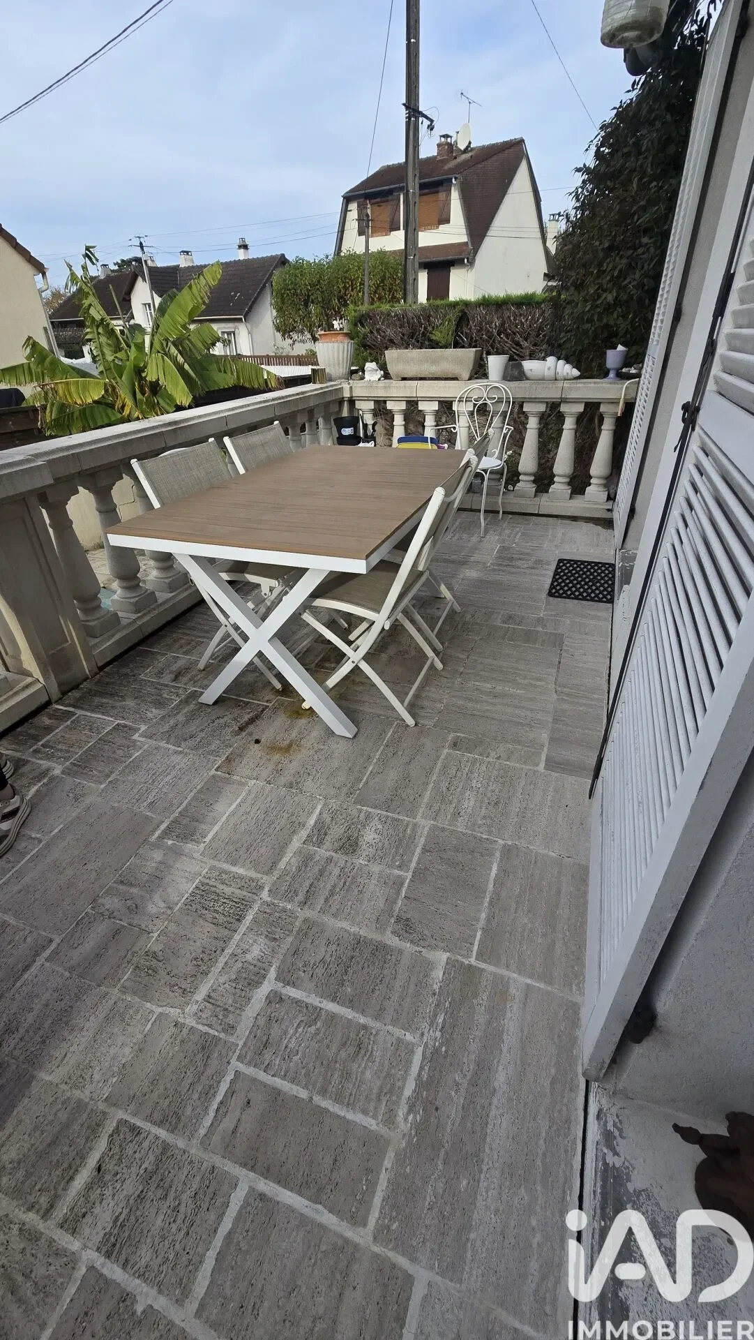Exterior photo 3