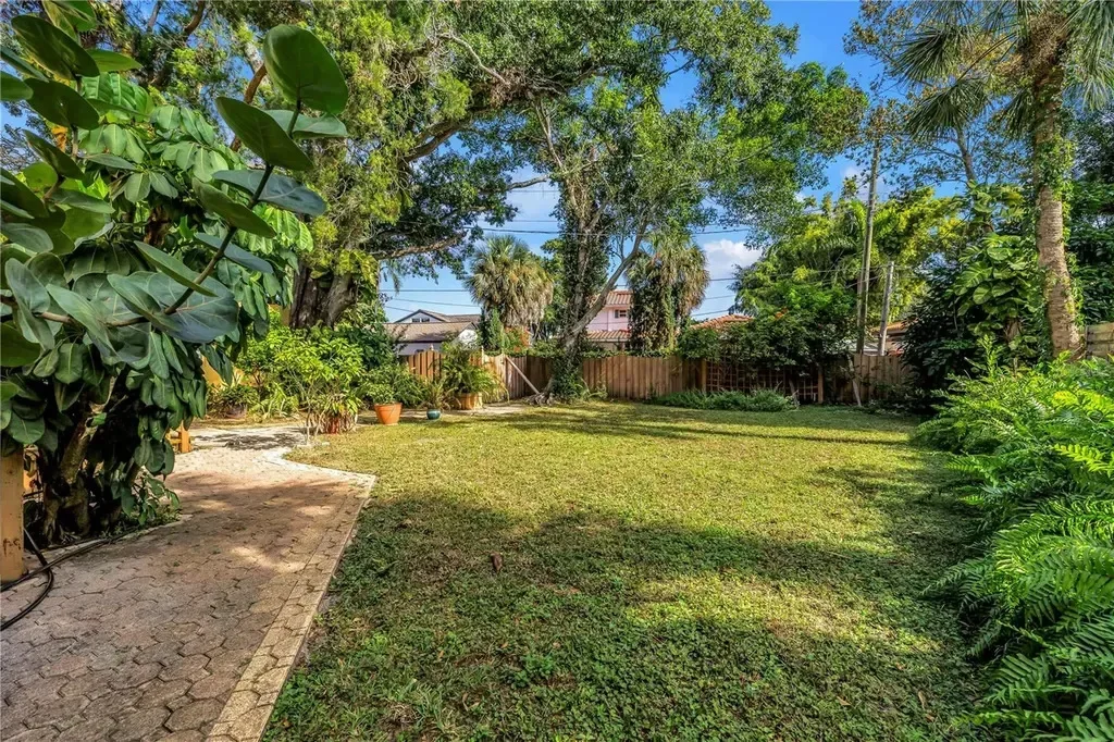 Exterior photo 9