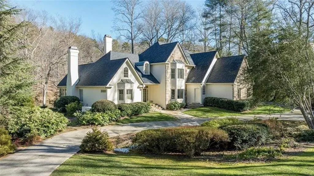 Exterior photo 2
