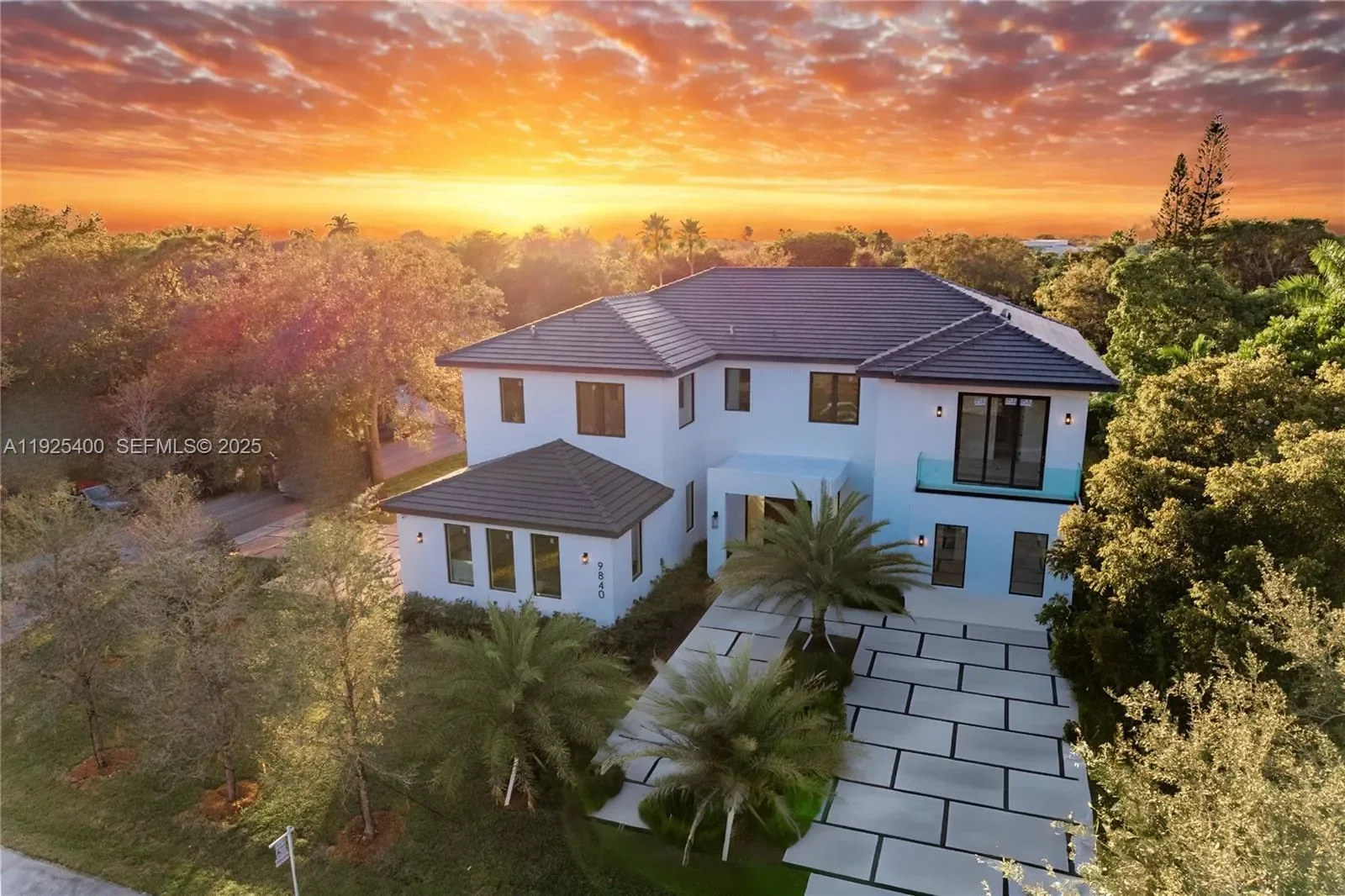 Exterior photo 8