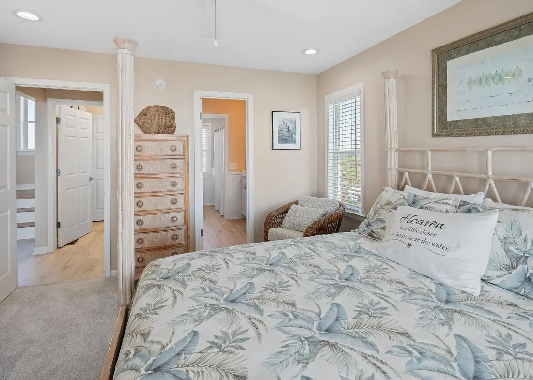 6901 W Beach Drive, Oak Island, North Carolina, United States. - Photo 25