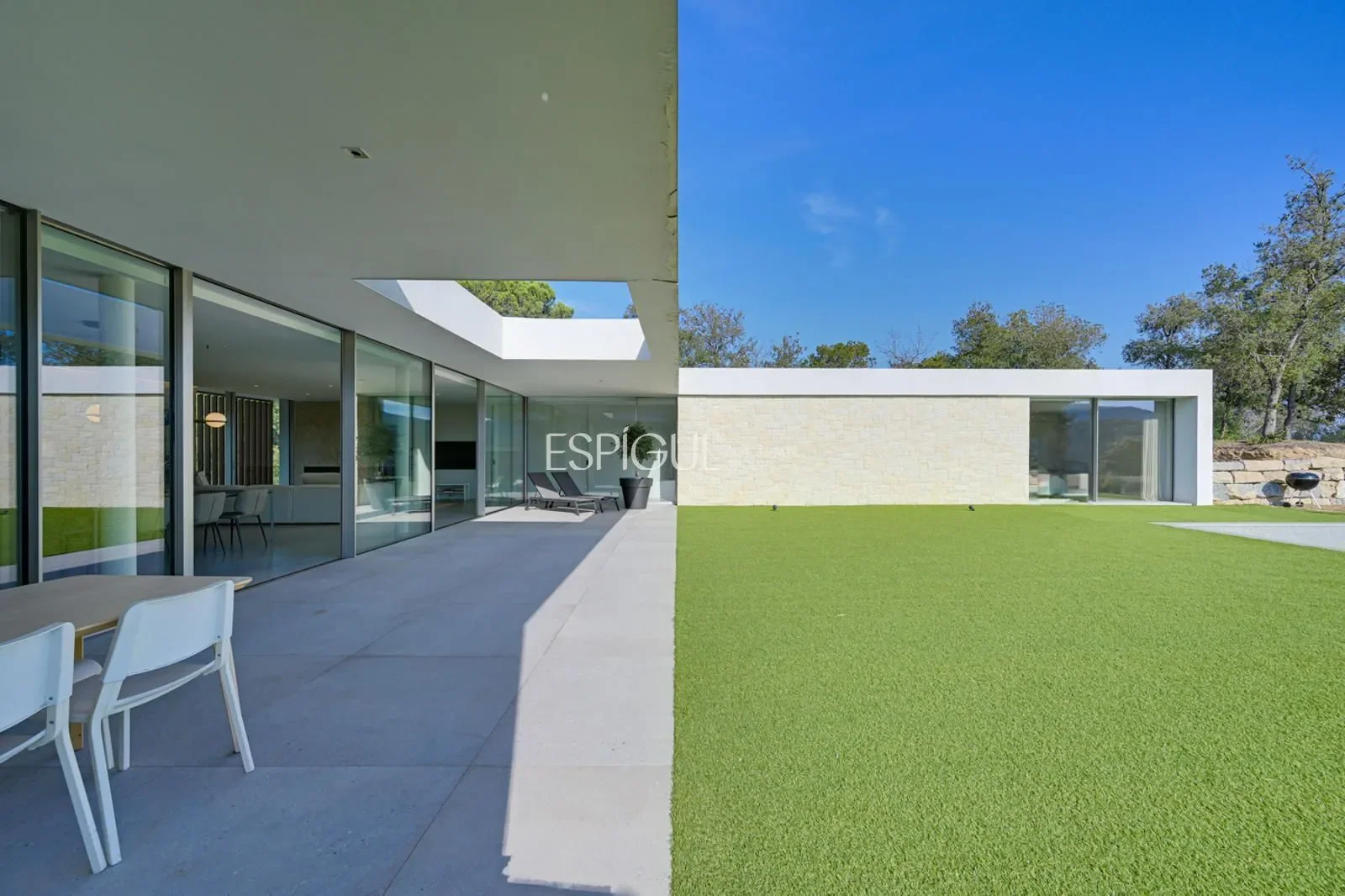 Exterior photo 8