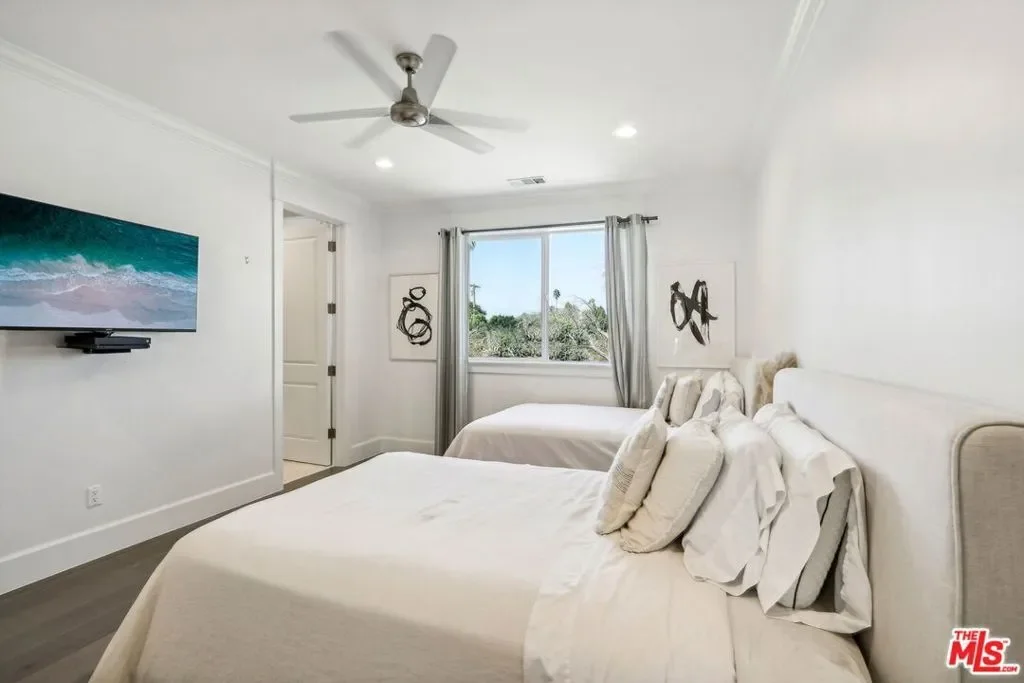 14000 Morrison Street, Los Angeles, California, United States. - Photo 27