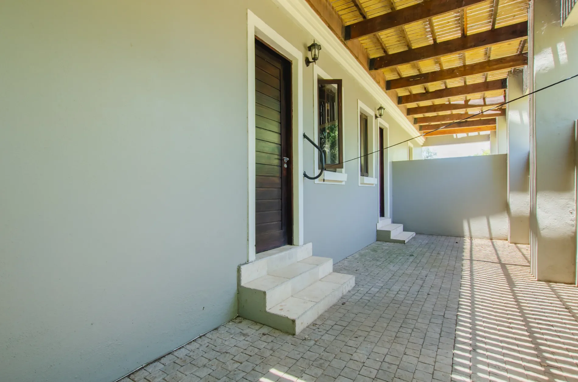 Exterior photo 4