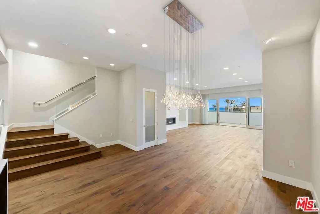 22065 Pacific Coast Highway 7, Malibu, California, United States. - Photo 15