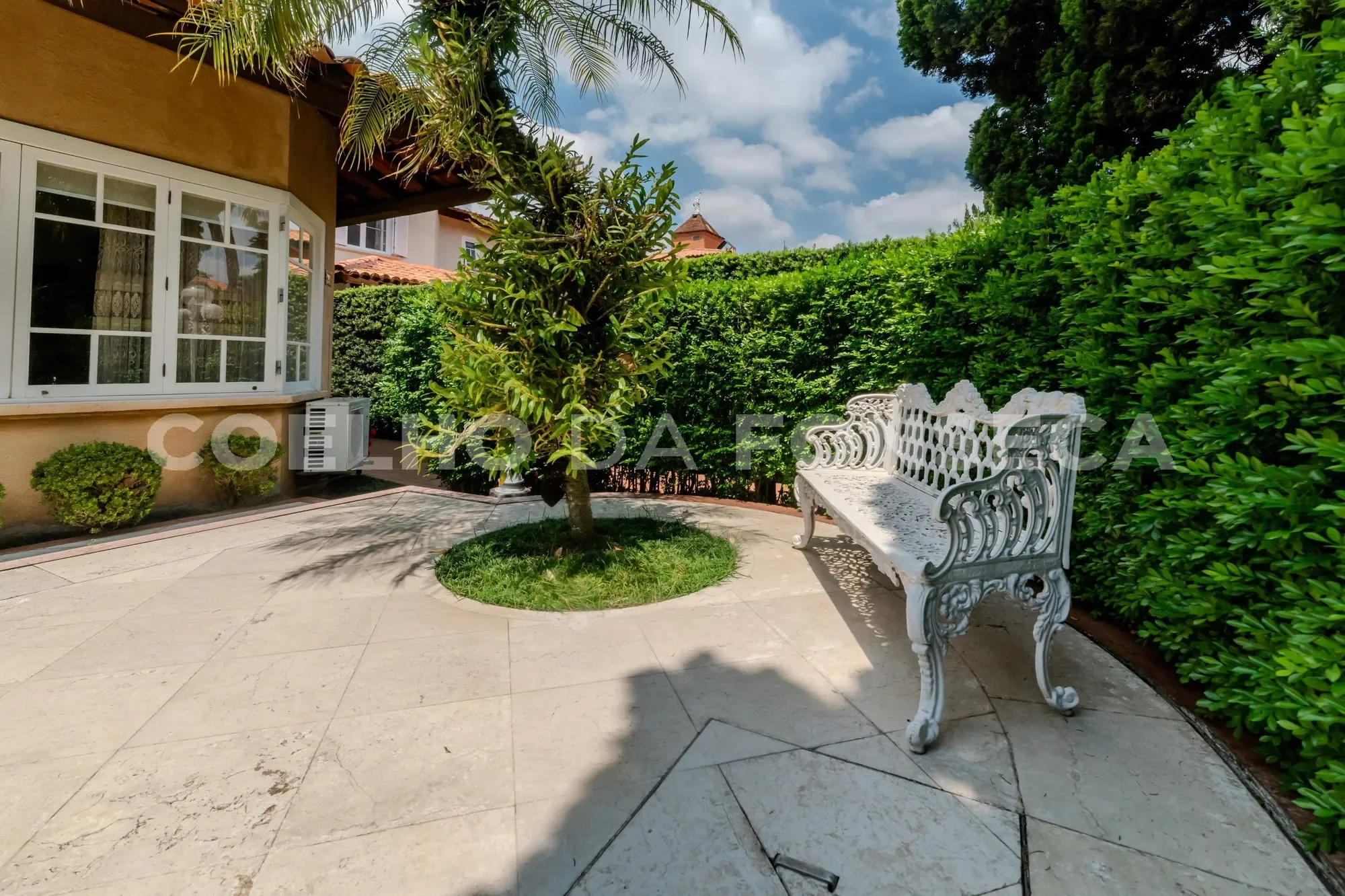Exterior photo 9