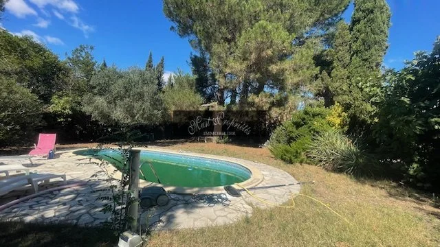Exterior photo 1