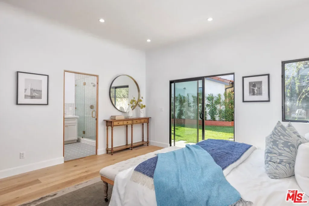 913 S Mullen Avenue, Los Angeles, California, United States. - Photo 13