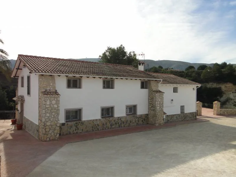 Exterior photo 7