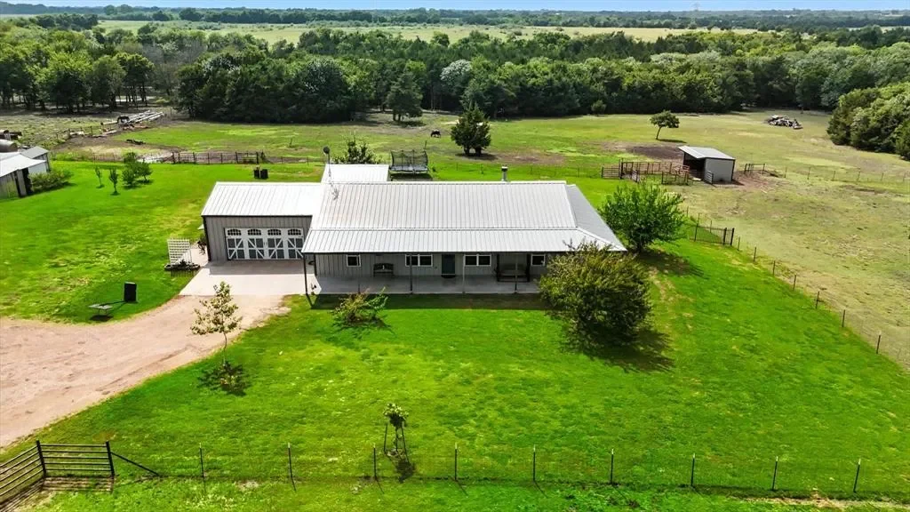 1106 Private Road 425, Savoy, Texas, United States. - Photo 35