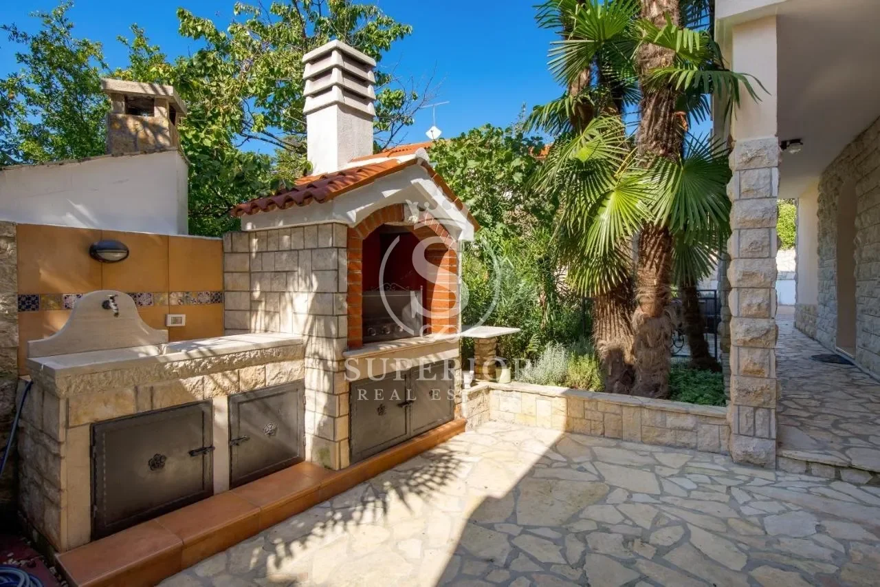 Exterior photo 7