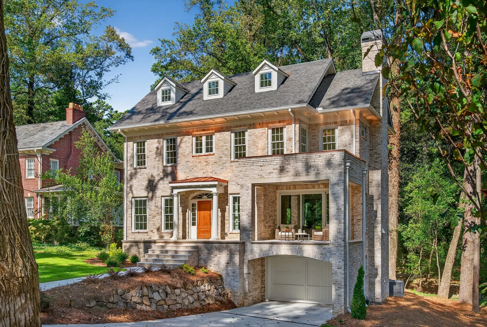 Exterior photo 6