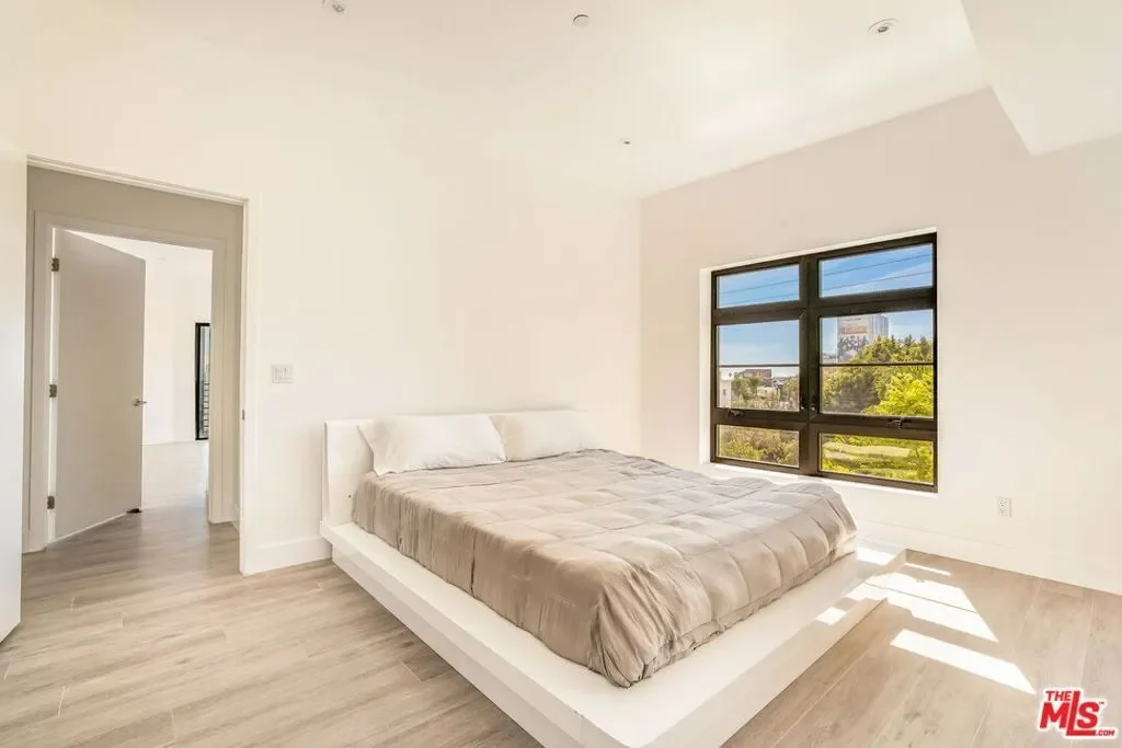 8788 Shoreham Drive 43, Los Angeles, California, United States. - Photo 7