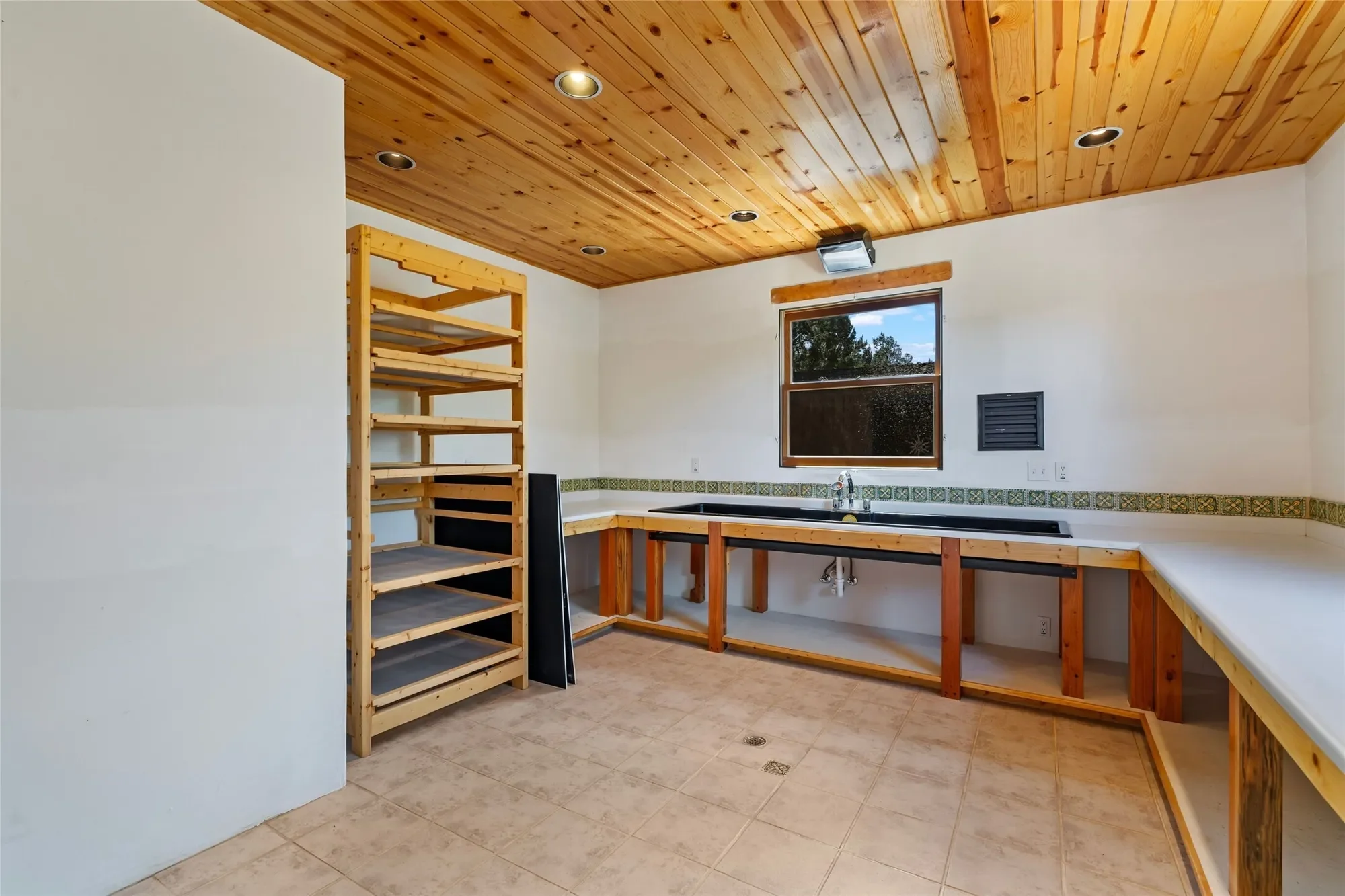 266 Tano Road , Santa Fe, NM 87506, Santa Fe, New Mexico, United States. - Photo 15