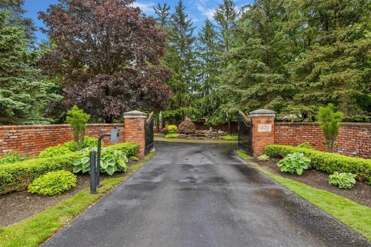 490 East Long Lake Road, Bloomfield Hills, Michigan, United States. - Photo 49