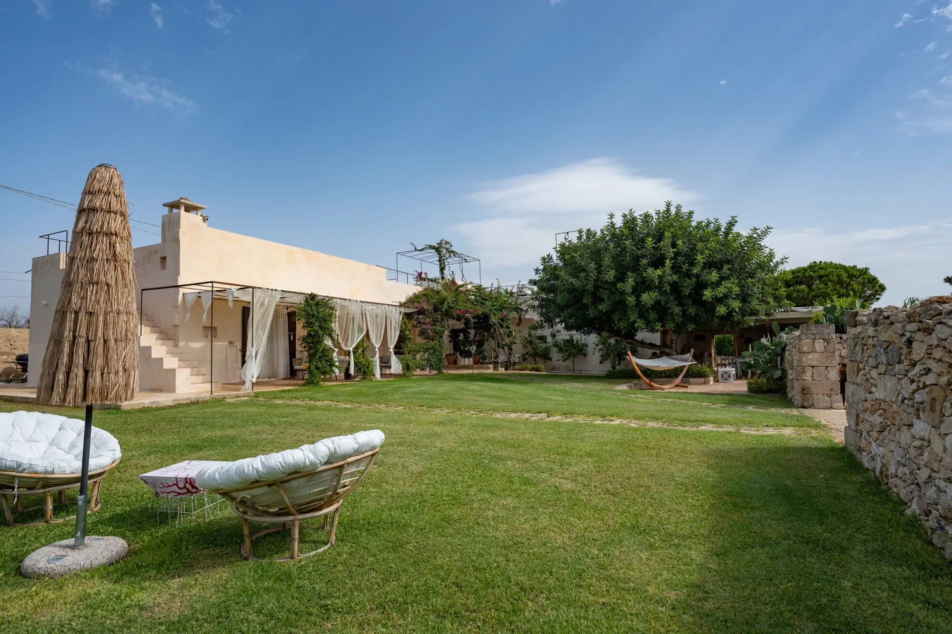 Exterior photo 3