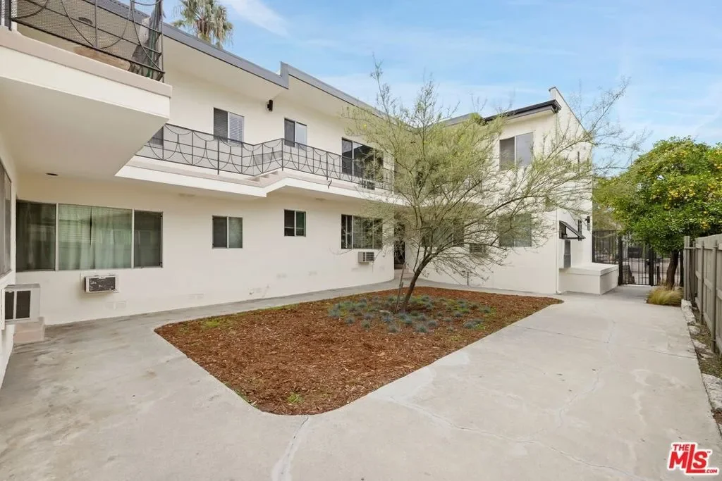 200 N Rampart Boulevard, Los Angeles, California, United States. - Photo 1