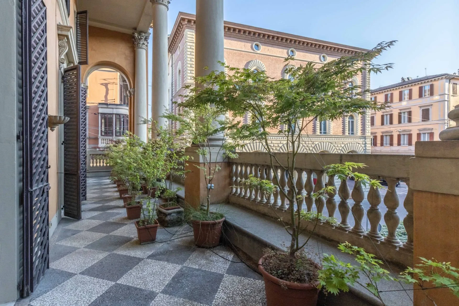 Piazza Cavour, Bologna, Emilia-Romagna, Italy. - Photo 7