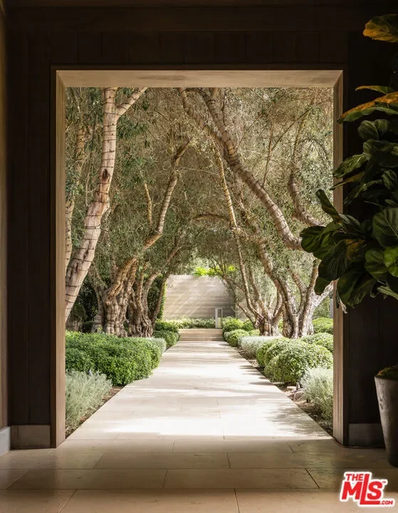 859 Woodacres Road, Santa Monica, California, United States. - Photo 9