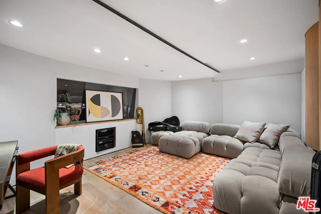 9928 Toluca Lake Avenue, Los Angeles, California, United States. - Photo 52