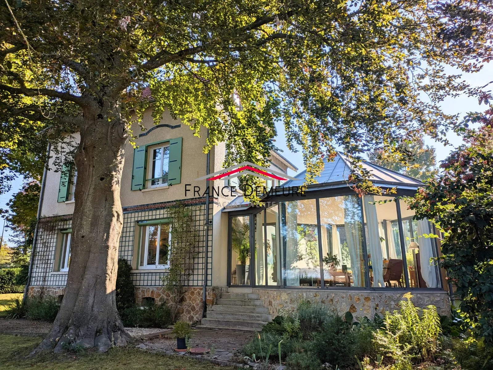 Exterior photo 2