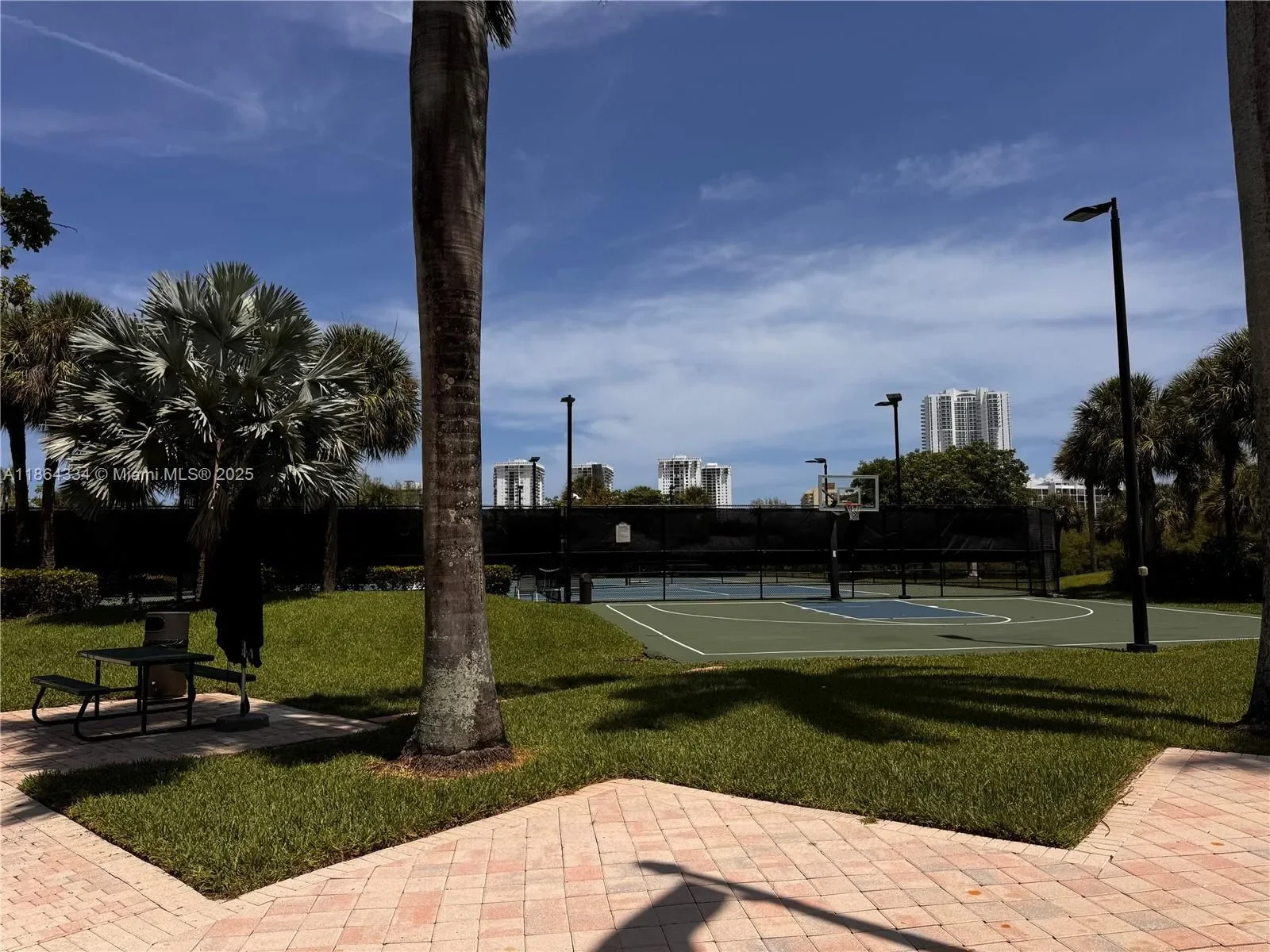 876 W Spinnaker Dr W, Hollywood, Florida, United States. - Photo 39