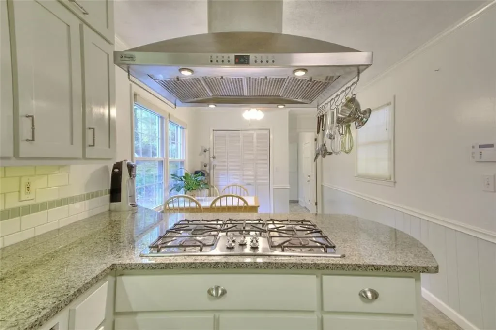 2659 Amberly Drive, Dunwoody, Georgia, United States. - Photo 12