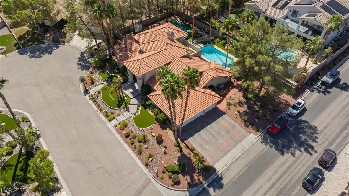 7471 Darby Avenue, Las Vegas, Nevada, United States. - Photo 29