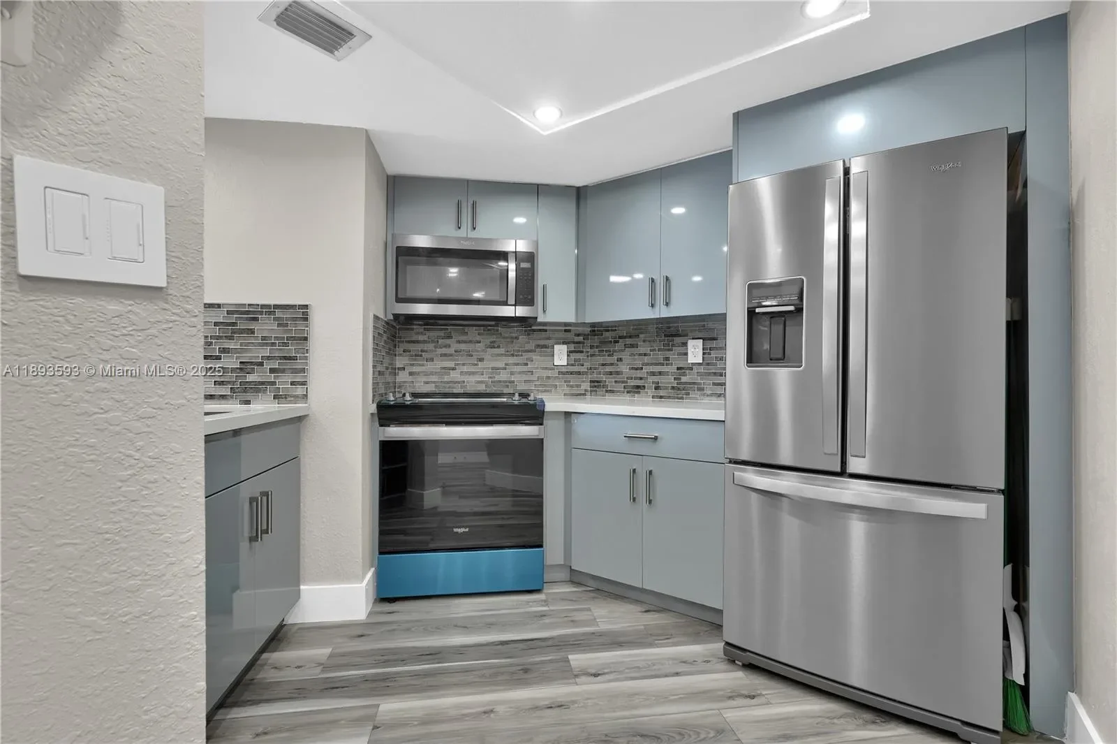 5880 Collins Ave, Miami Beach, Florida, United States. - Photo 1