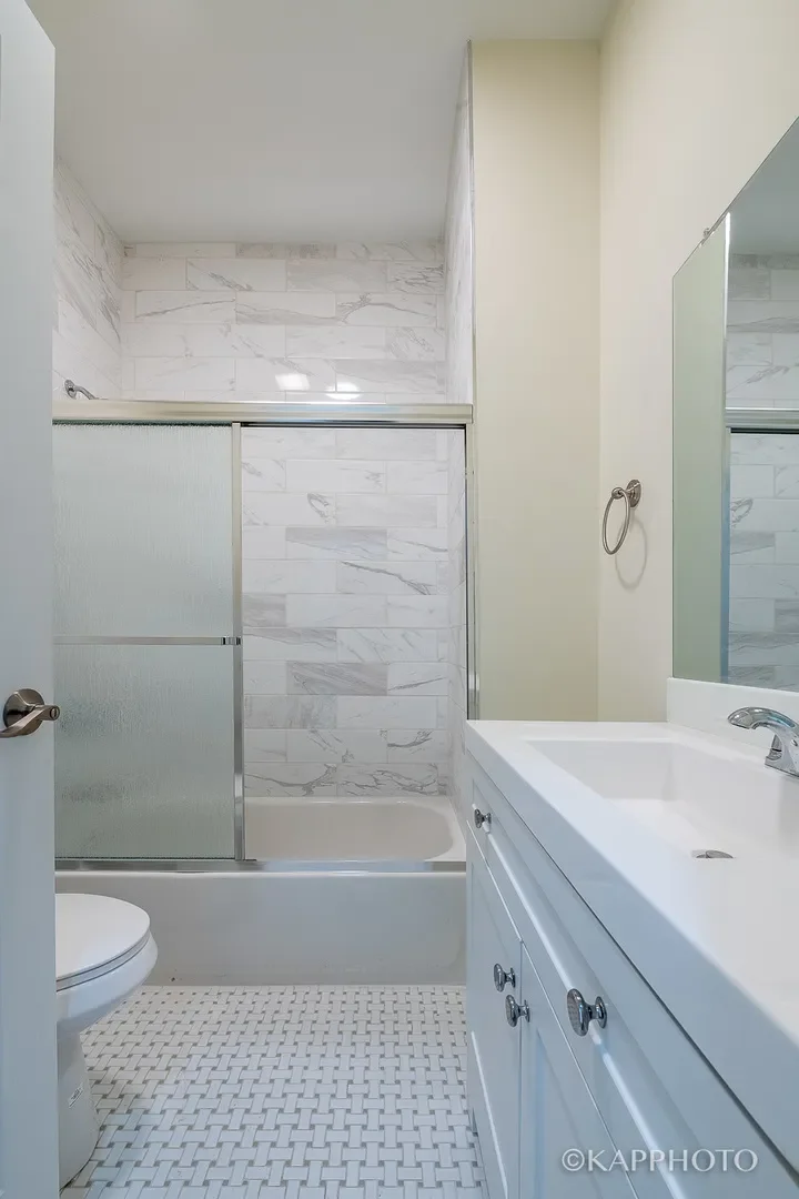 2239 W Cornelia Avenue, Chicago, IL 60618, Chicago, Illinois, United States. - Photo 19