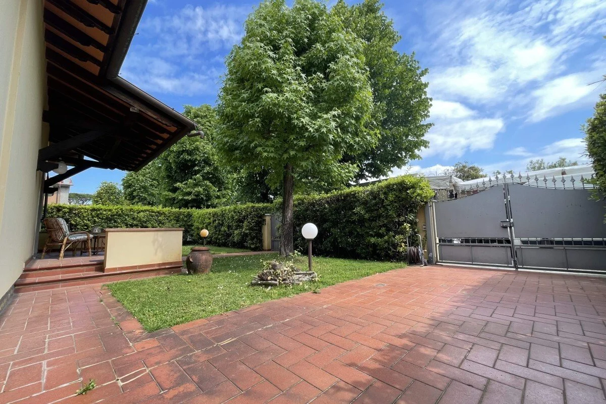 Exterior photo 11