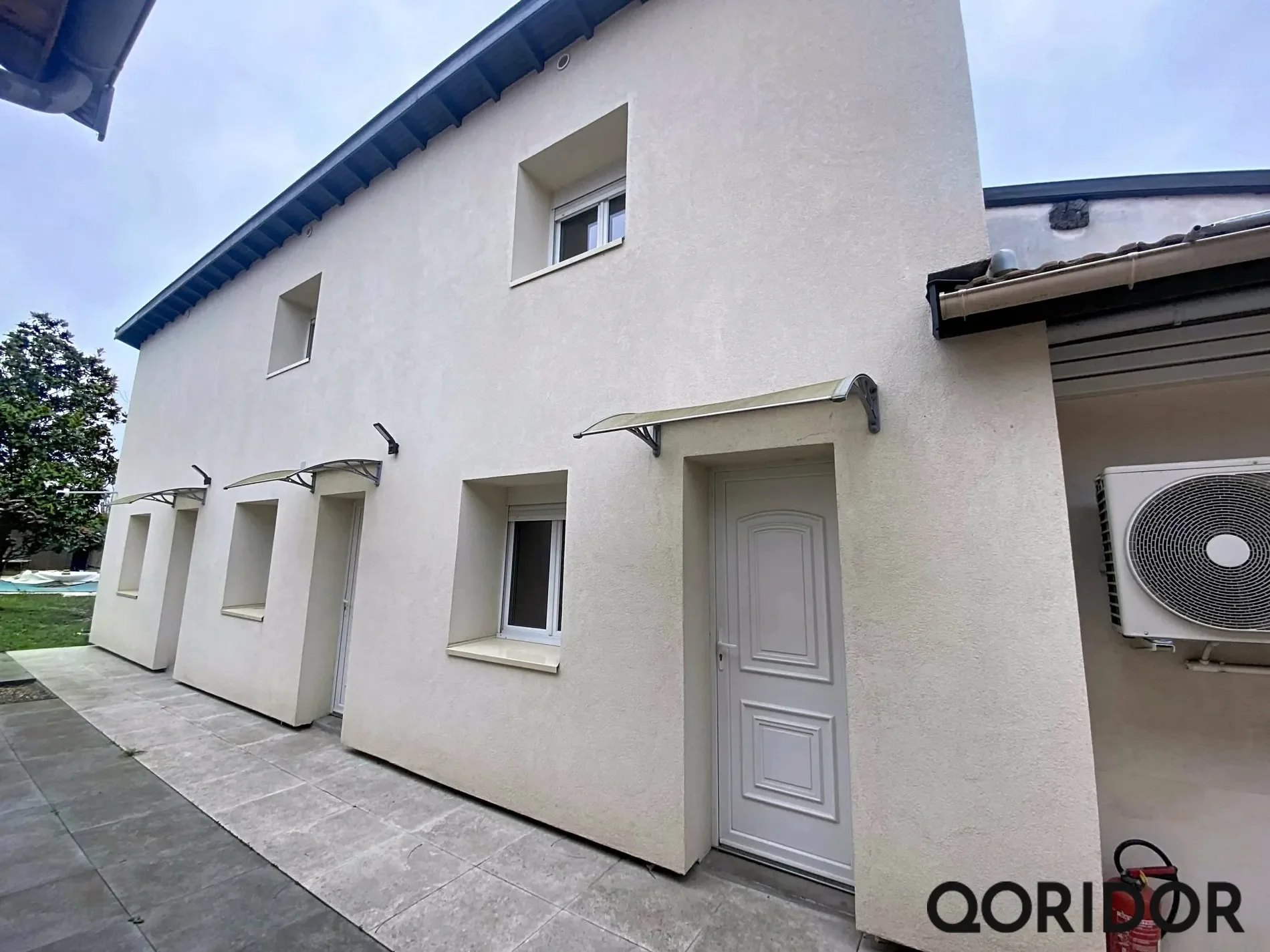 Exterior photo 2
