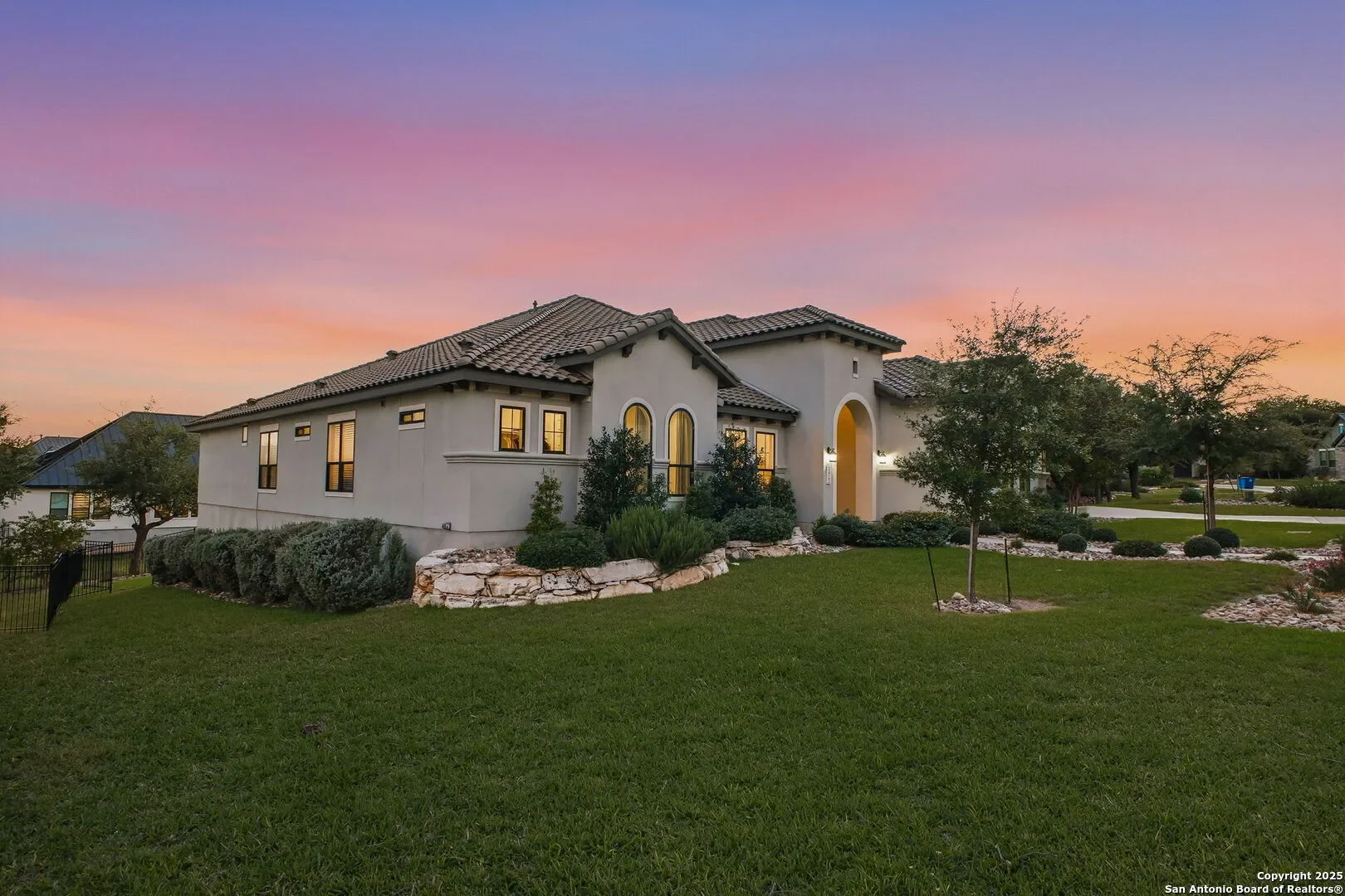 Exterior photo 6