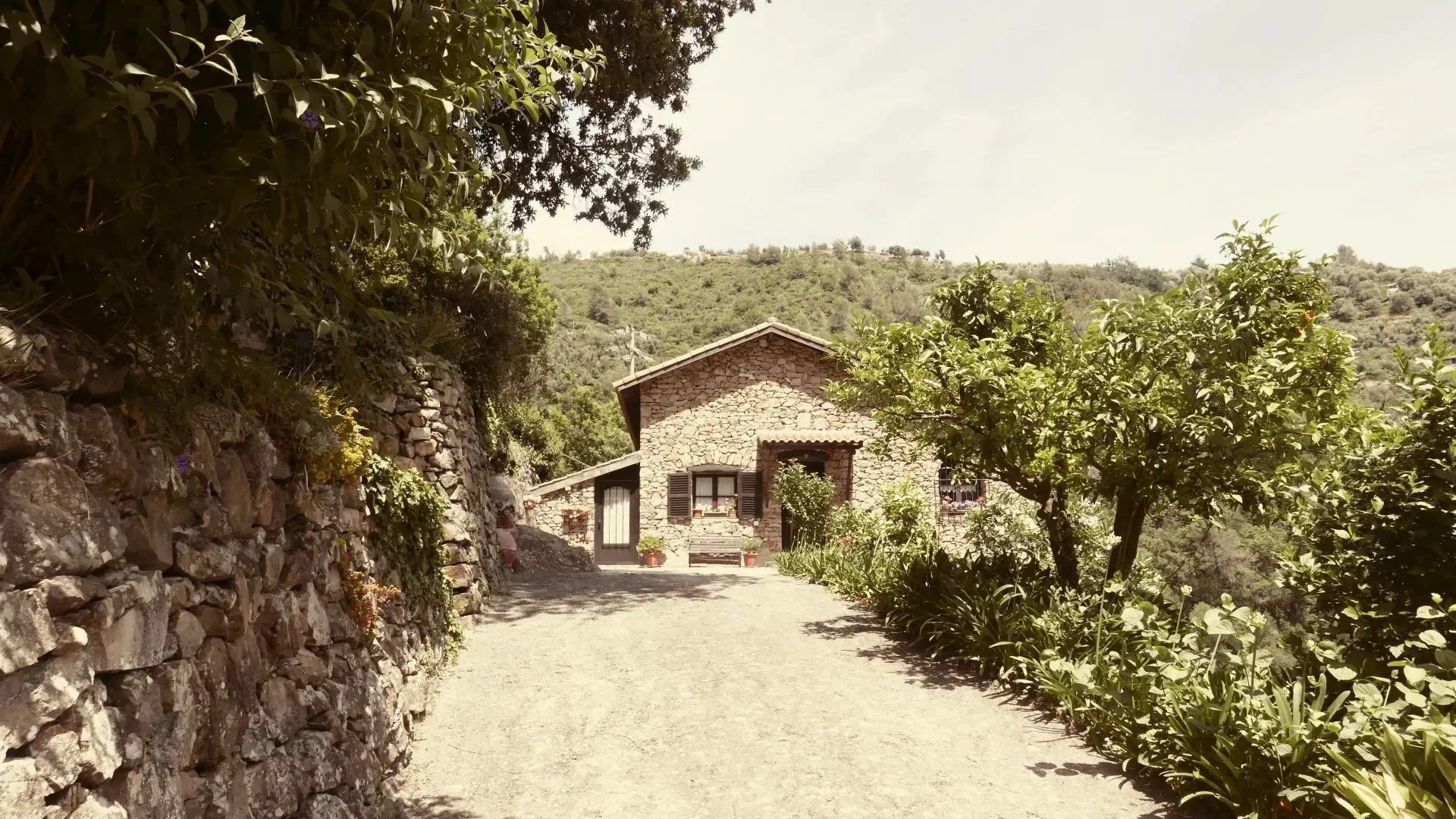 Exterior photo 5