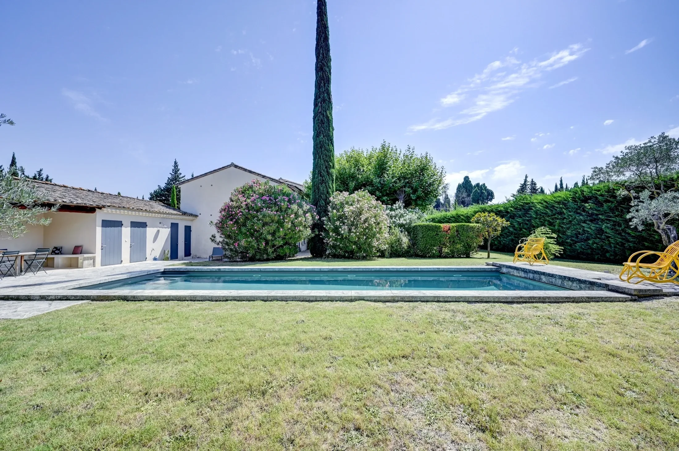 Exterior photo 4